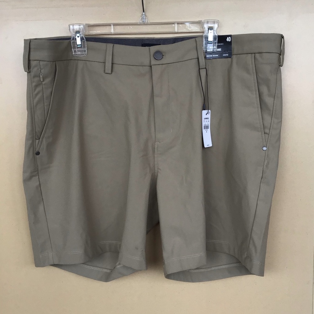 New Express Mens khaki stretchy shorts size 40 with 7 inch inseam and pockets
